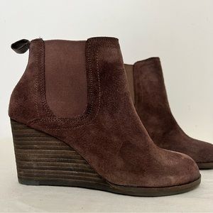 Lucky Brand Serkes Brown Suede Booties